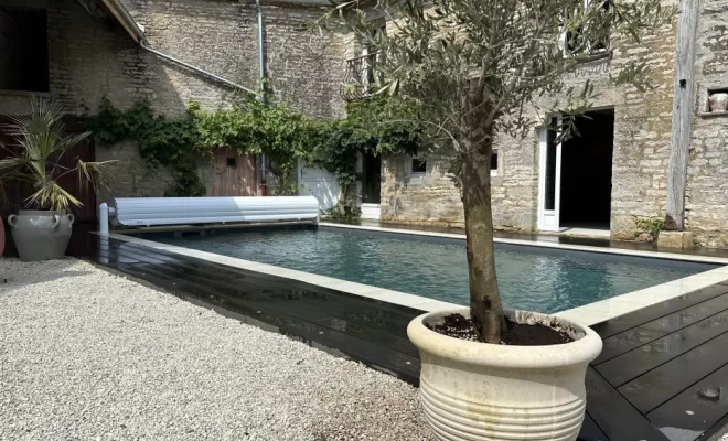 Pisciniste, Chablis, R.S. BATI